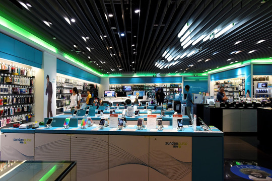 科技潮流汇聚地 数码产品店内景探秘